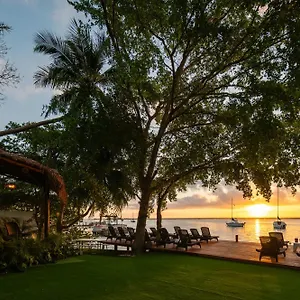 Casa Aakal Lagoon Front Hotel